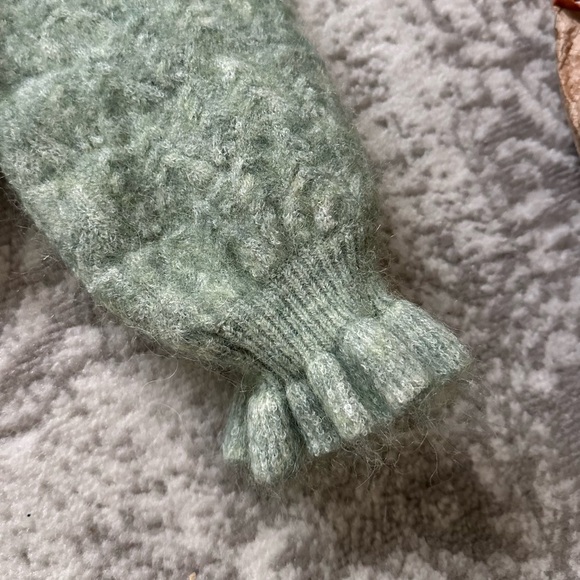 & other stories mint pistachio green ruffle wrist crop sweater - Picture 2 of 3